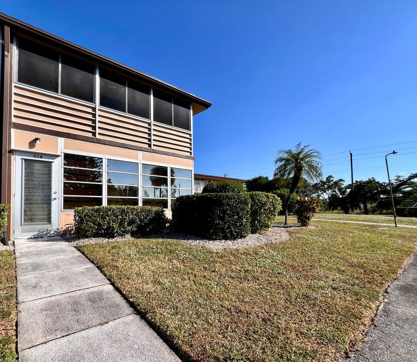 For Sale: $79,900 (1 beds, 1 baths, 684 Square Feet)