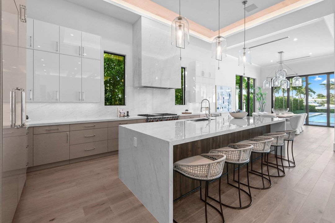 На продажу: $9,850,000 (4 спален, 5 ванн, 5379 Квадратных фут)