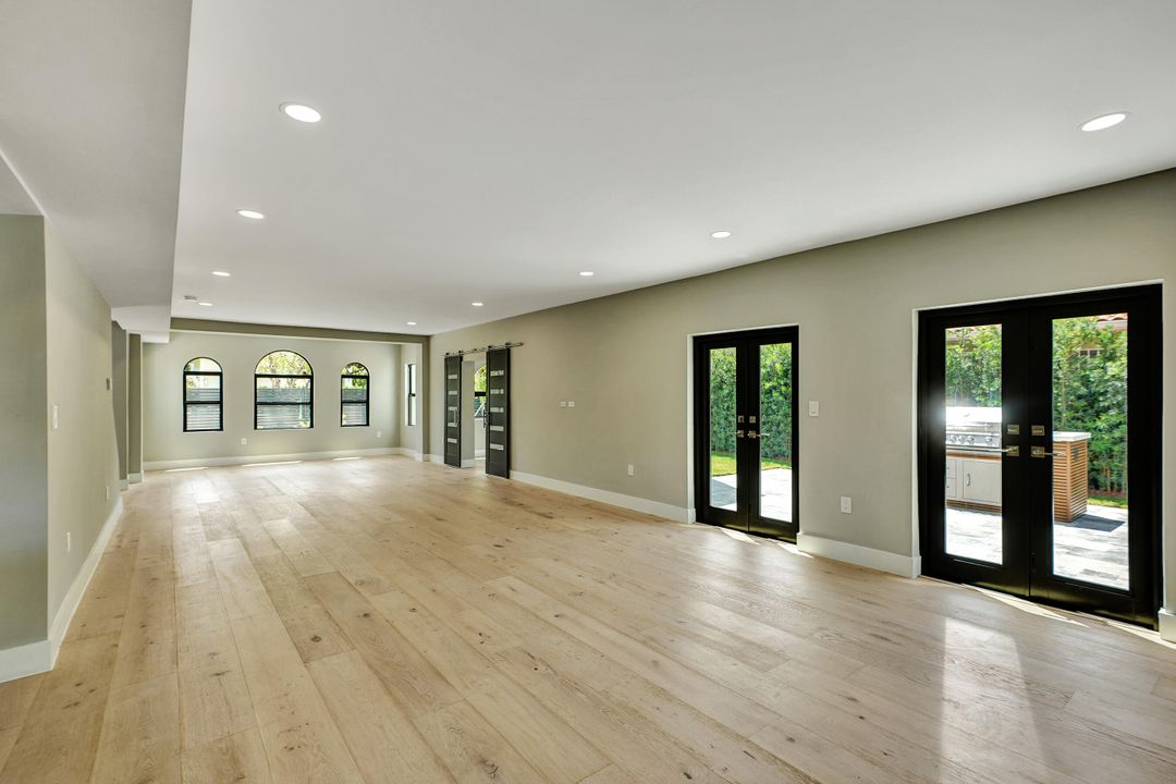 For Rent: $12,750 (3 beds, 2 baths, 2599 Square Feet)