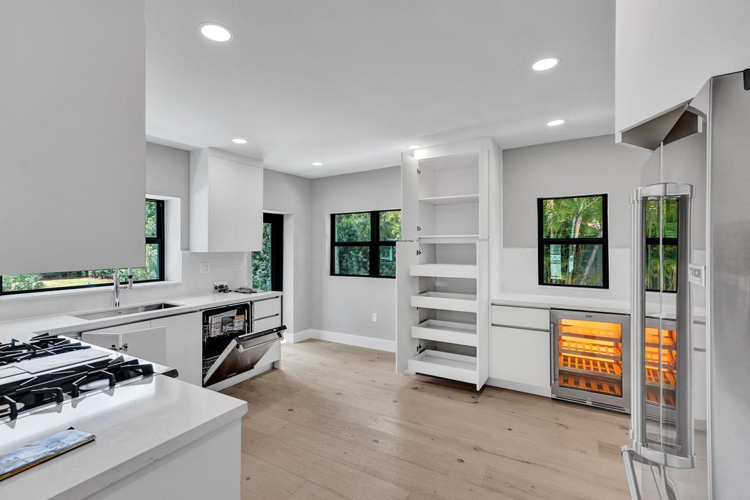 For Rent: $12,750 (3 beds, 2 baths, 2599 Square Feet)