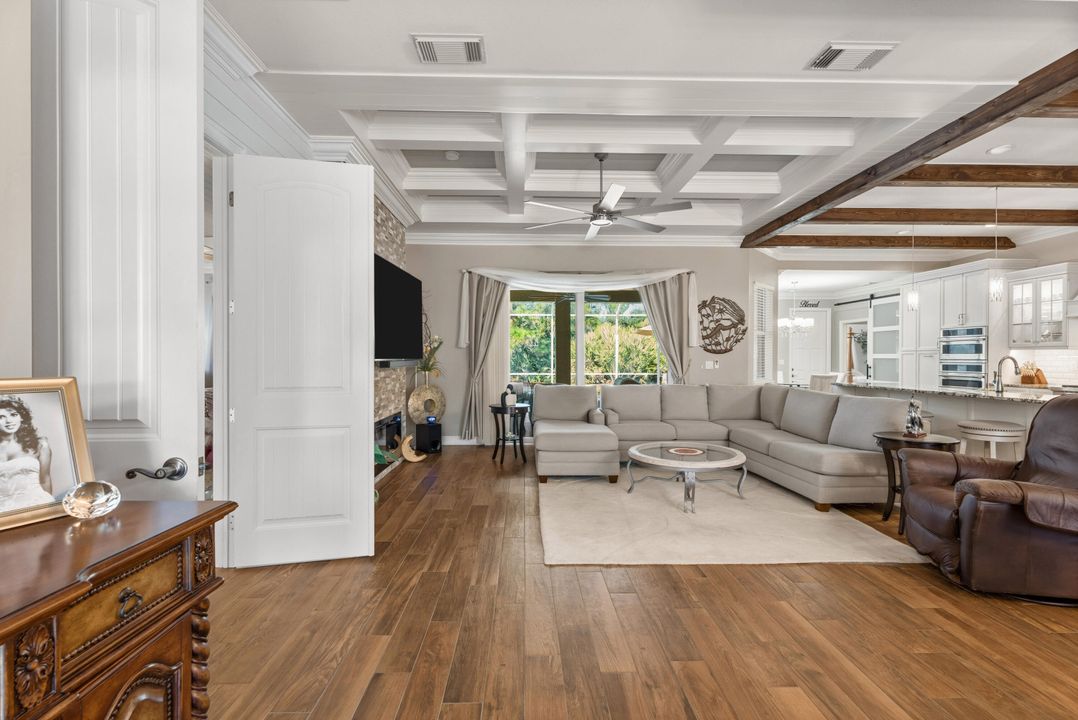 На продажу: $799,000 (3 спален, 2 ванн, 1986 Квадратных фут)