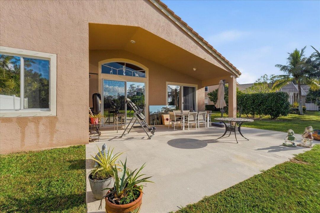 待售: $549,900 (3 贝兹, 2 浴室, 2023 平方英尺)