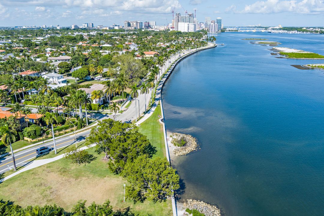 На продажу: $2,450,000 (4 спален, 2 ванн, 2184 Квадратных фут)