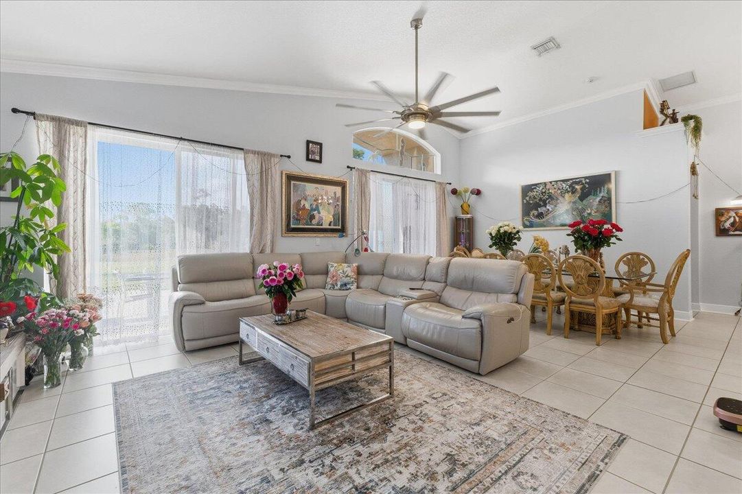 待售: $549,900 (3 贝兹, 2 浴室, 2023 平方英尺)