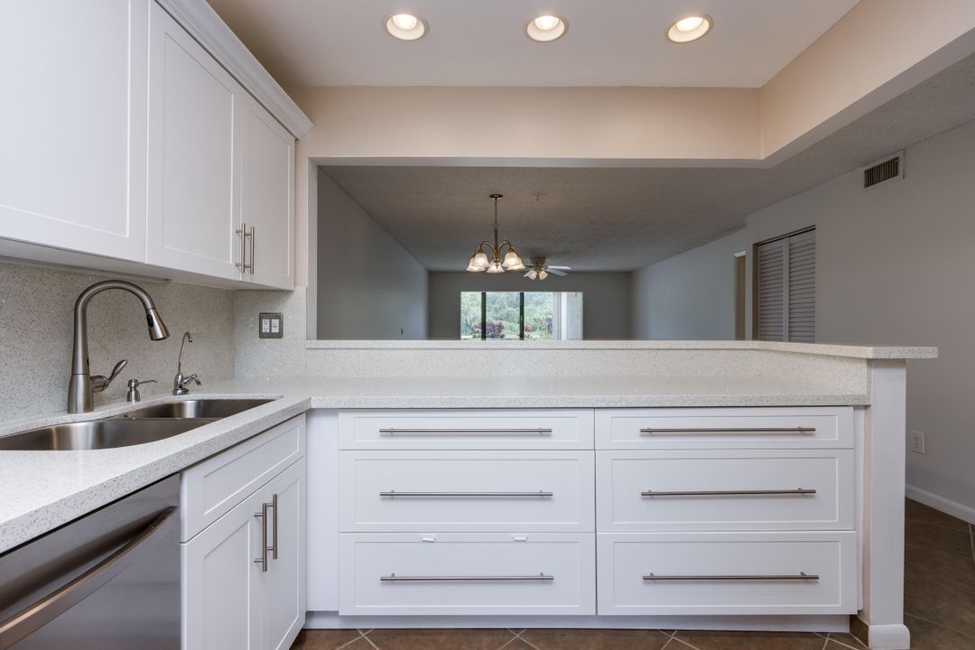 For Sale: $335,000 (2 beds, 2 baths, 1216 Square Feet)