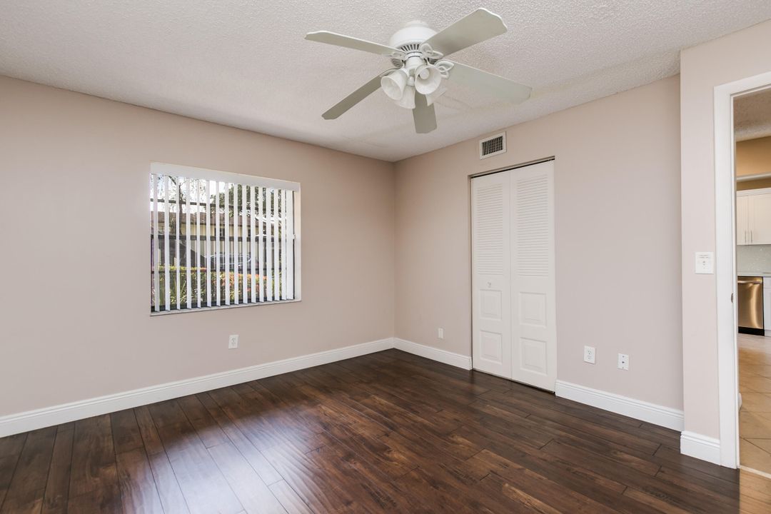 For Sale: $335,000 (2 beds, 2 baths, 1216 Square Feet)