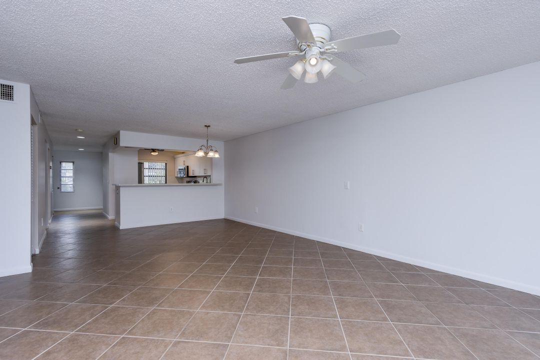 For Sale: $335,000 (2 beds, 2 baths, 1216 Square Feet)