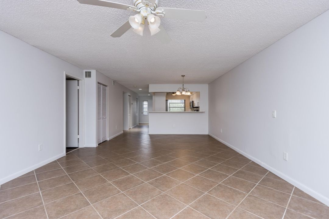 For Sale: $335,000 (2 beds, 2 baths, 1216 Square Feet)