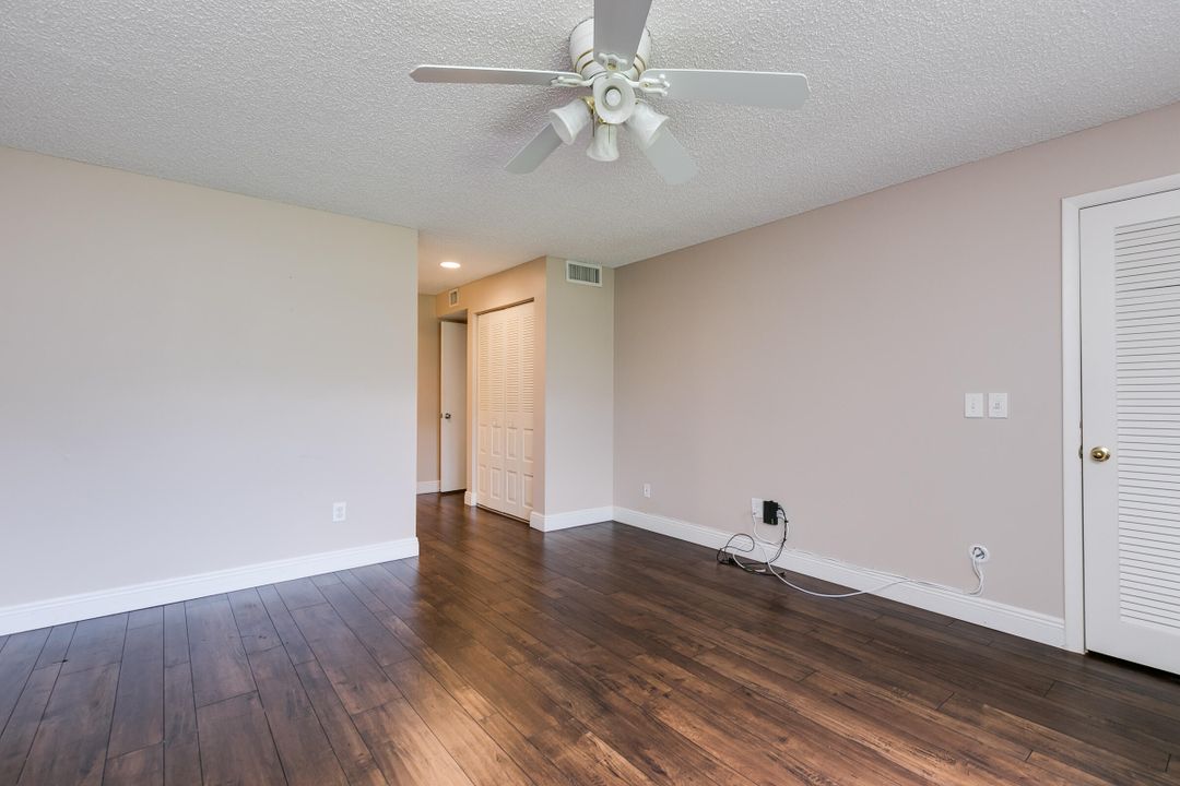 For Sale: $335,000 (2 beds, 2 baths, 1216 Square Feet)