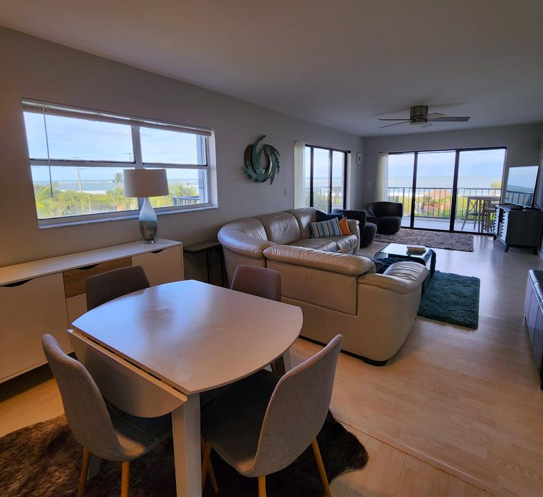 На продажу: $435,000 (2 спален, 2 ванн, 1126 Квадратных фут)