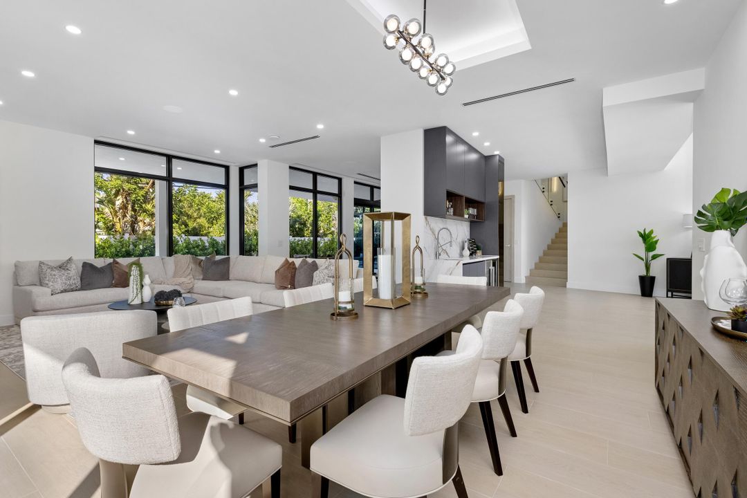 For Sale: $3,095,000 (5 beds, 6 baths, 5124 Square Feet)