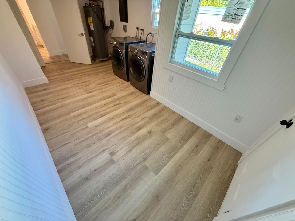 На продажу: $235,000 (4 спален, 2 ванн, 1464 Квадратных фут)