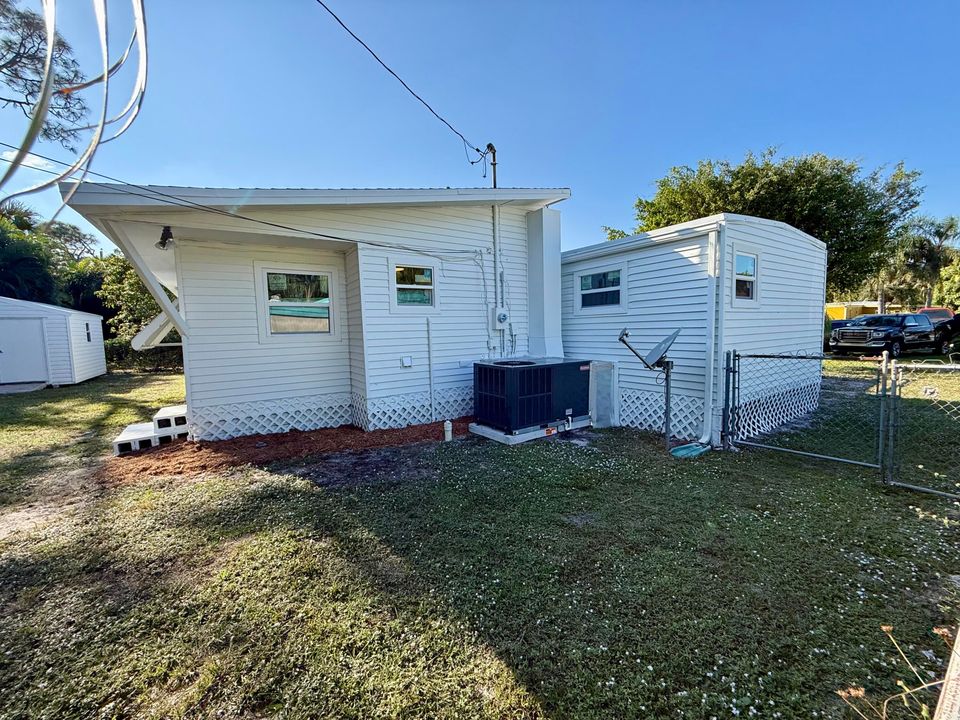 На продажу: $235,000 (4 спален, 2 ванн, 1464 Квадратных фут)