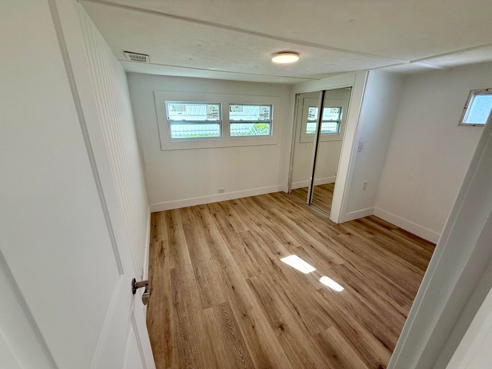 На продажу: $235,000 (4 спален, 2 ванн, 1464 Квадратных фут)