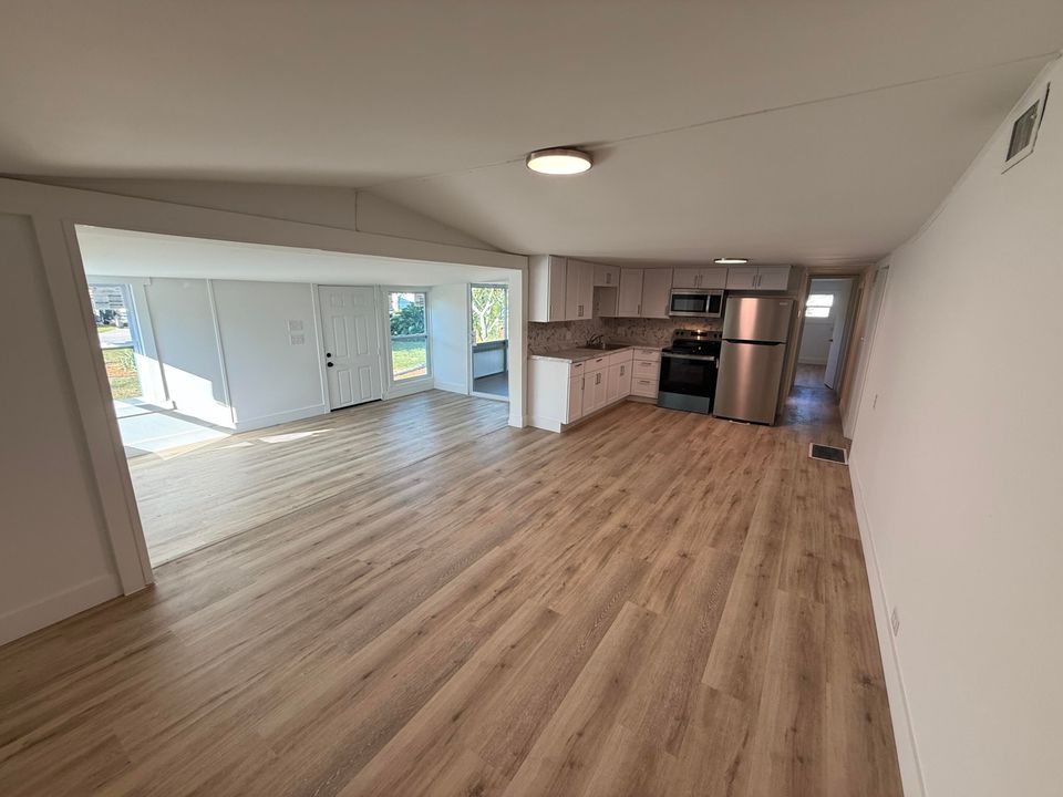 На продажу: $235,000 (4 спален, 2 ванн, 1464 Квадратных фут)