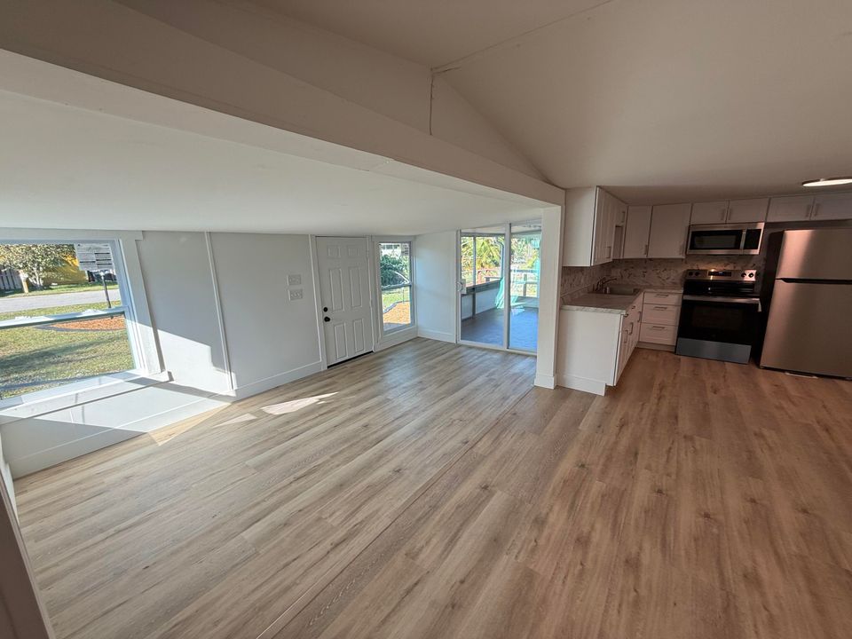 На продажу: $235,000 (4 спален, 2 ванн, 1464 Квадратных фут)