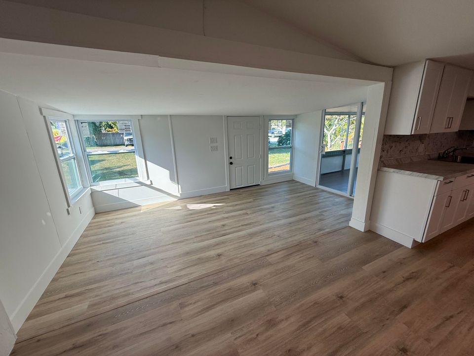 На продажу: $235,000 (4 спален, 2 ванн, 1464 Квадратных фут)