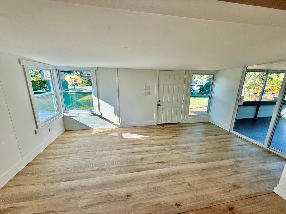 На продажу: $235,000 (4 спален, 2 ванн, 1464 Квадратных фут)