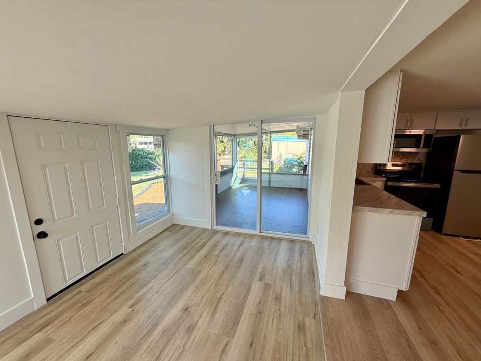 На продажу: $235,000 (4 спален, 2 ванн, 1464 Квадратных фут)