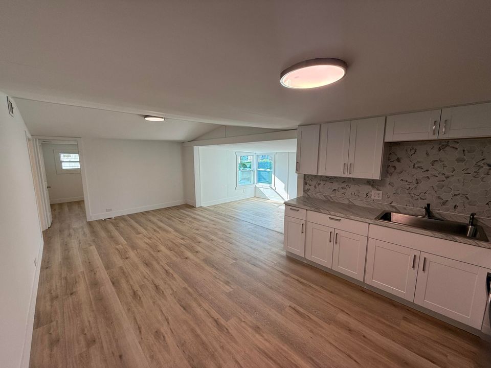 На продажу: $235,000 (4 спален, 2 ванн, 1464 Квадратных фут)