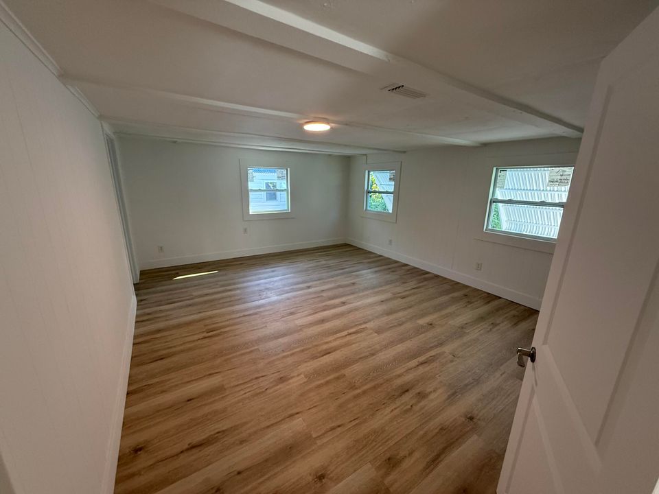 На продажу: $235,000 (4 спален, 2 ванн, 1464 Квадратных фут)