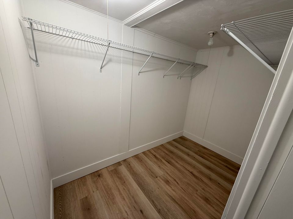 На продажу: $235,000 (4 спален, 2 ванн, 1464 Квадратных фут)