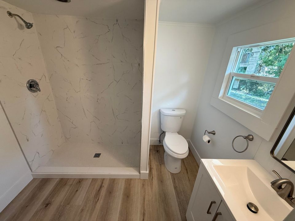 На продажу: $235,000 (4 спален, 2 ванн, 1464 Квадратных фут)