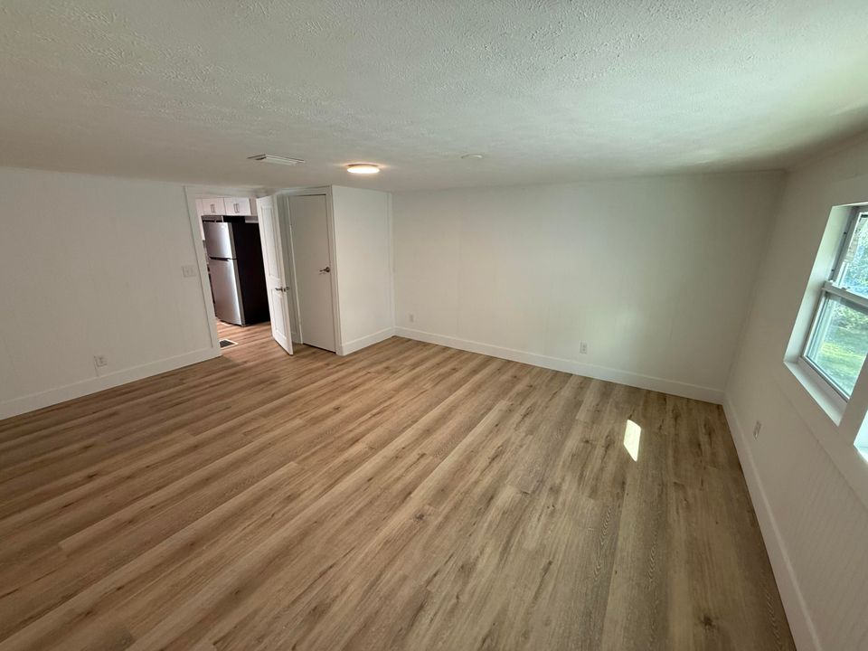 На продажу: $235,000 (4 спален, 2 ванн, 1464 Квадратных фут)