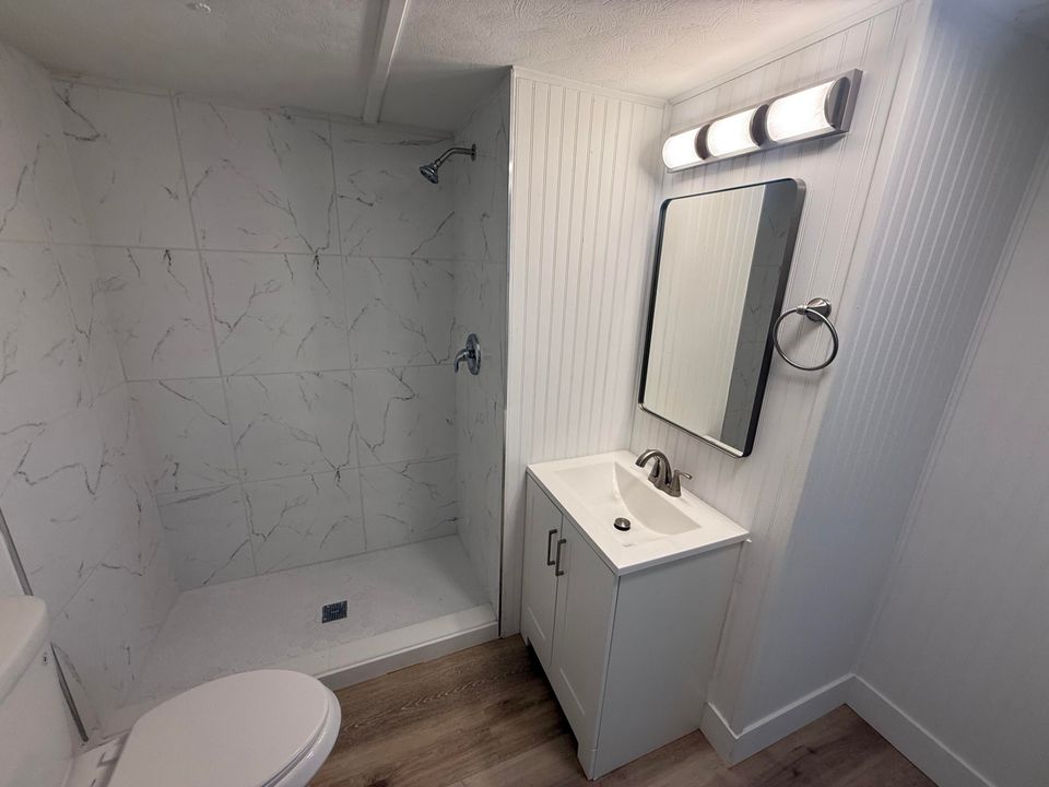 На продажу: $235,000 (4 спален, 2 ванн, 1464 Квадратных фут)