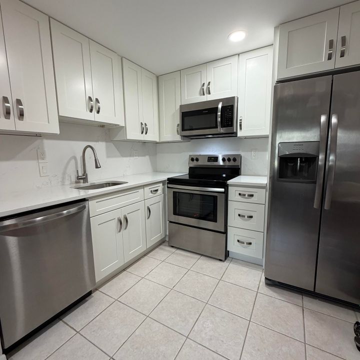 For Rent: $1,700 (1 beds, 1 baths, 760 Square Feet)