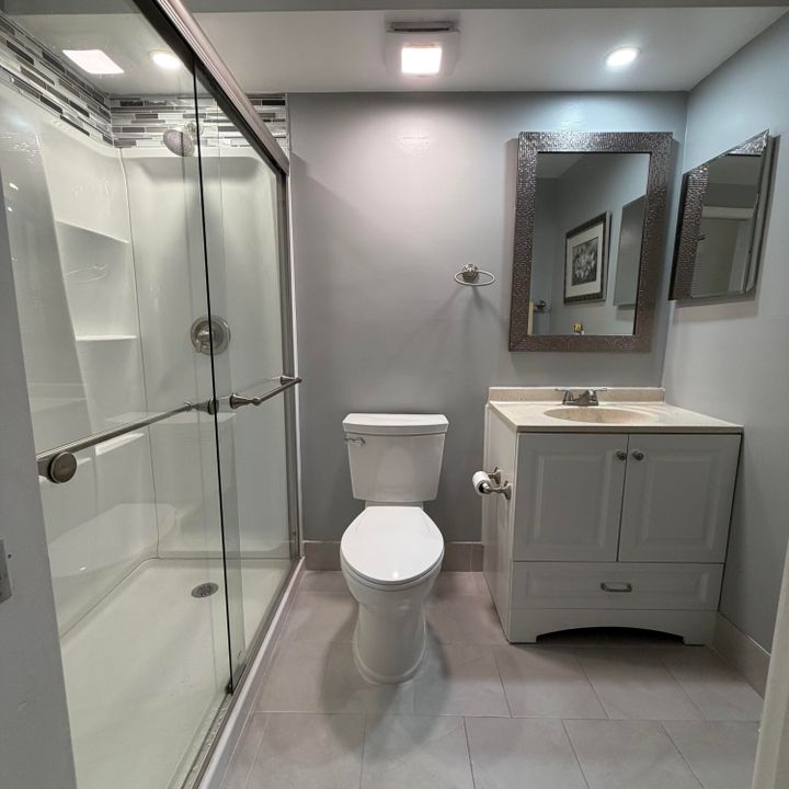 For Rent: $1,700 (1 beds, 1 baths, 760 Square Feet)