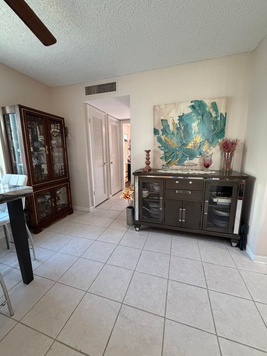 For Rent: $1,700 (1 beds, 1 baths, 760 Square Feet)