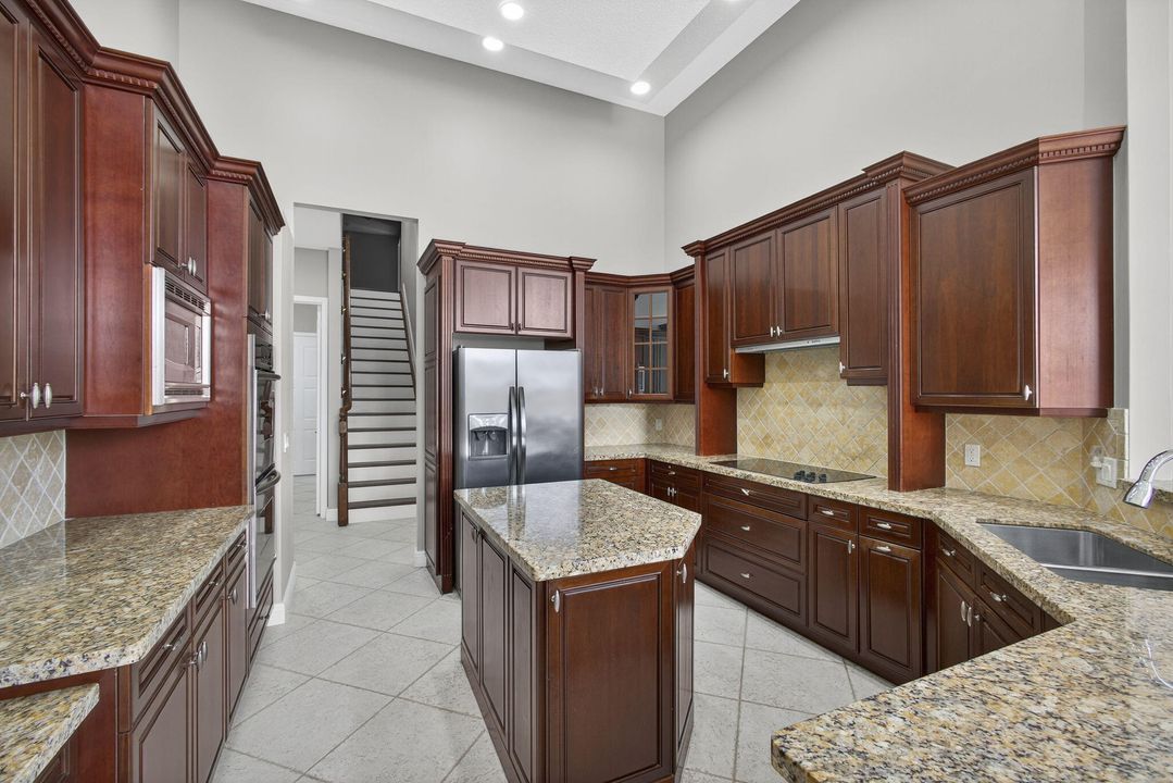 En Renta: $7,995 (6 camas, 5 baños, 4112 Pies cuadrados)