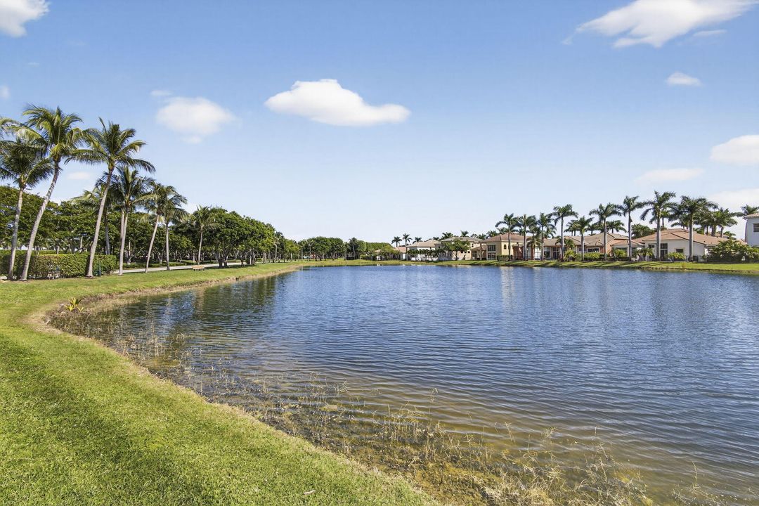 En Renta: $7,995 (6 camas, 5 baños, 4112 Pies cuadrados)