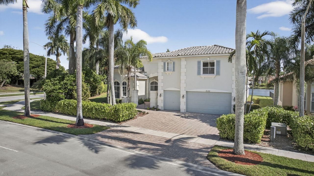 En Renta: $7,995 (6 camas, 5 baños, 4112 Pies cuadrados)