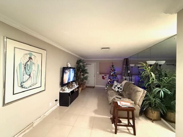 For Sale: $220,000 (2 beds, 2 baths, 882 Square Feet)