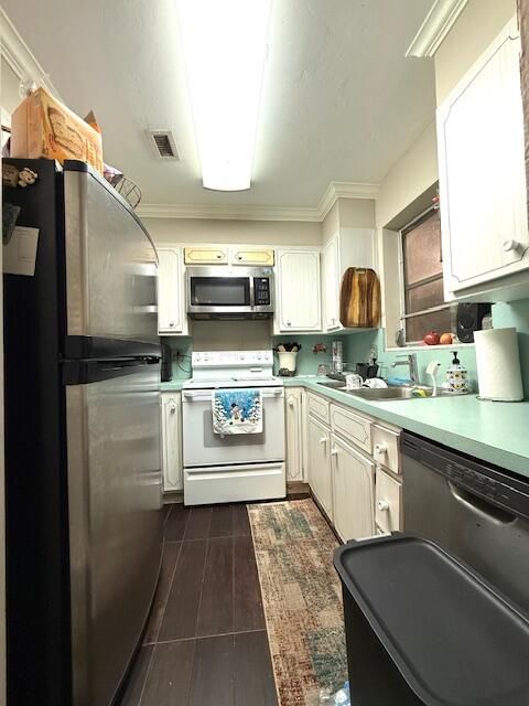 For Sale: $220,000 (2 beds, 2 baths, 882 Square Feet)