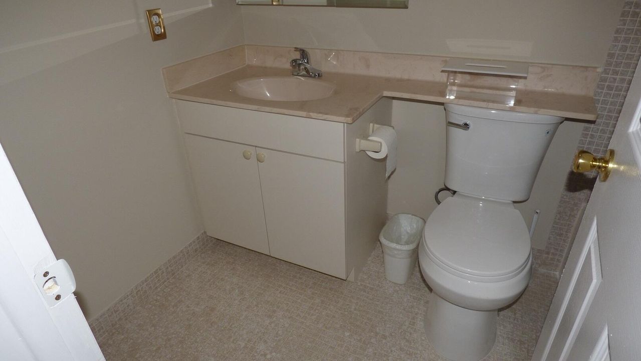 待售: $81,111 (1 贝兹, 1 浴室, 760 平方英尺)