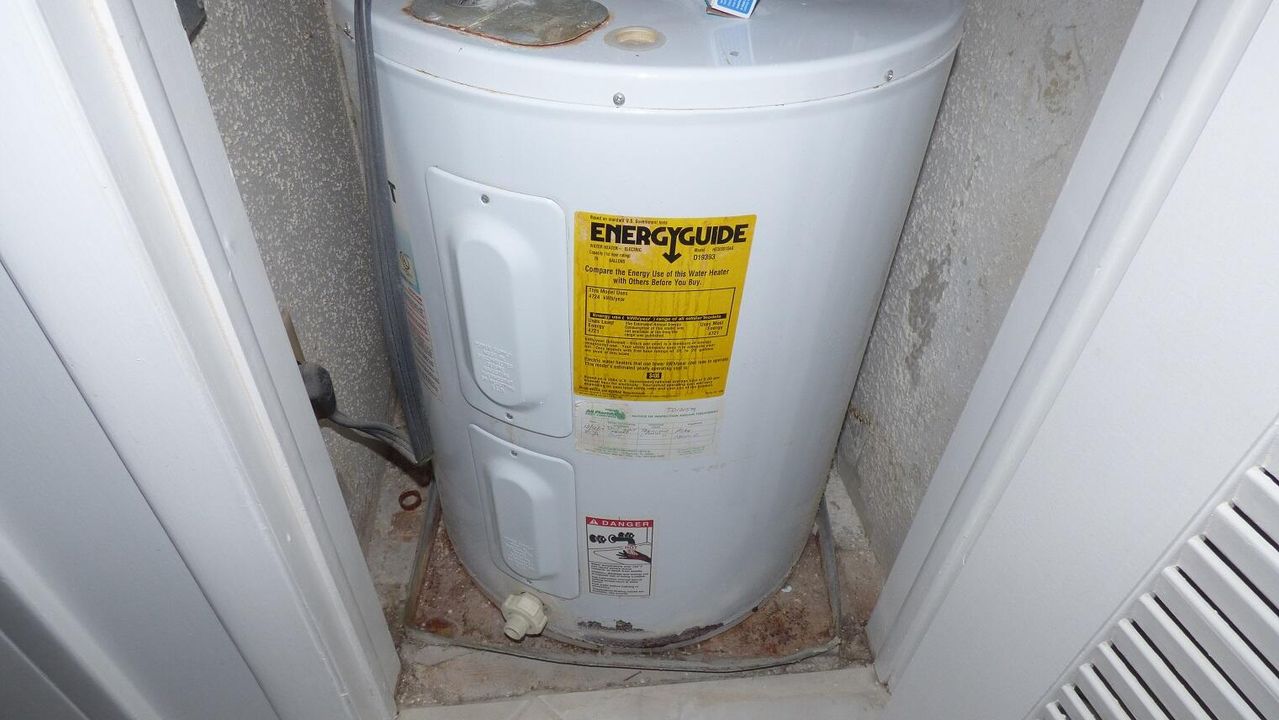 待售: $81,111 (1 贝兹, 1 浴室, 760 平方英尺)