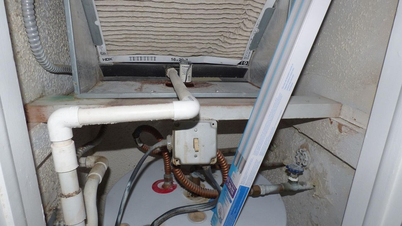 待售: $81,111 (1 贝兹, 1 浴室, 760 平方英尺)