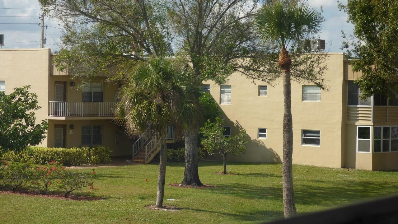 待售: $81,111 (1 贝兹, 1 浴室, 760 平方英尺)