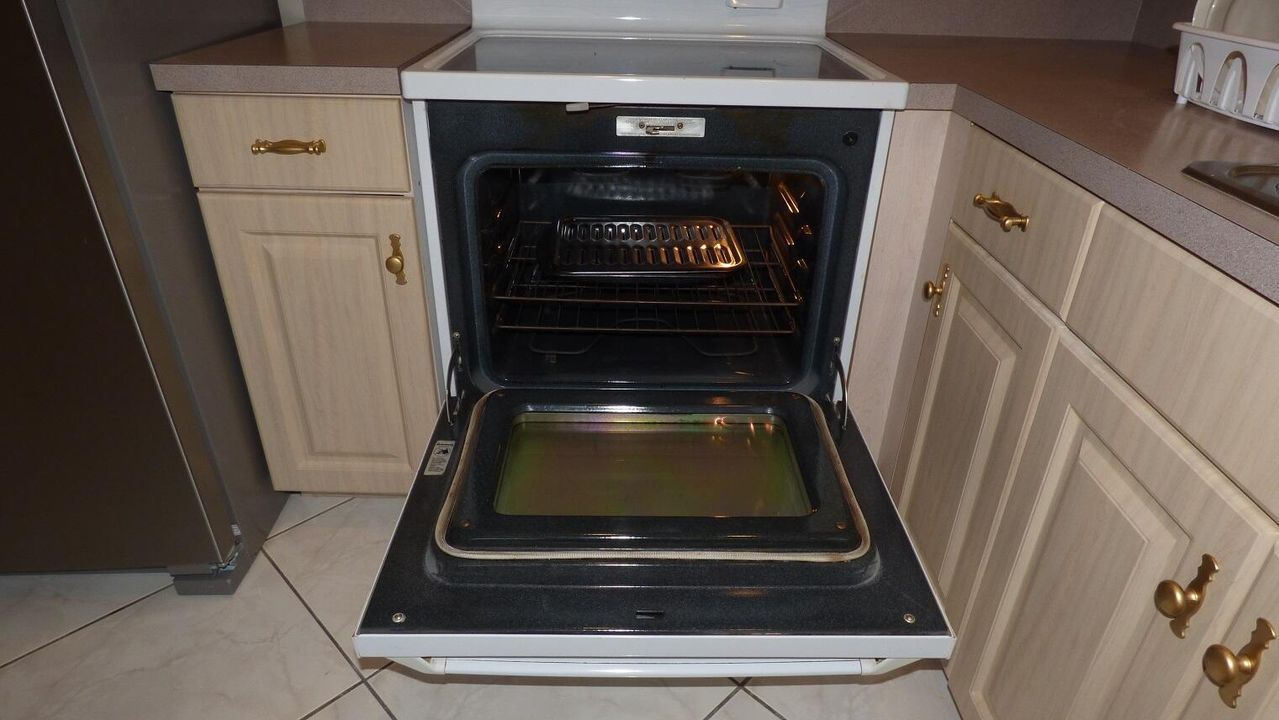 待售: $81,111 (1 贝兹, 1 浴室, 760 平方英尺)