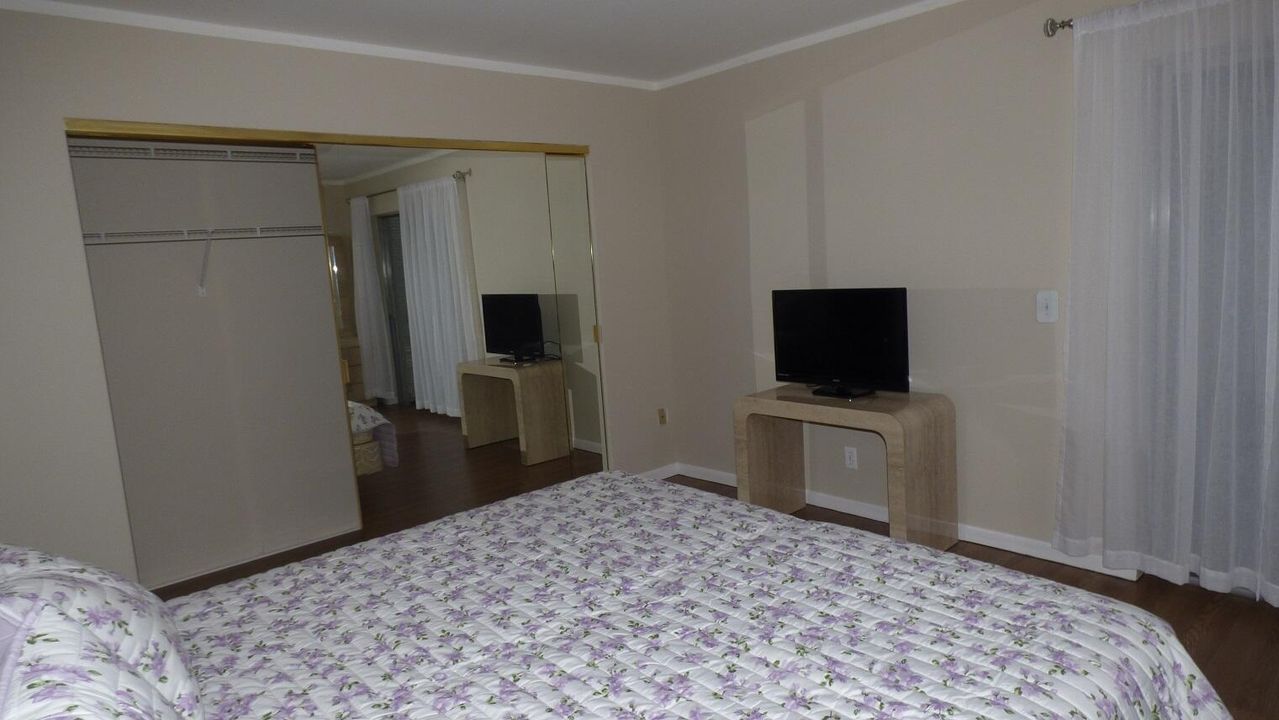 待售: $81,111 (1 贝兹, 1 浴室, 760 平方英尺)