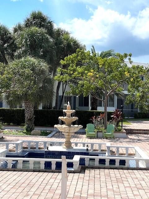 出租: $1,700 (2 贝兹, 1 浴室, 875 平方英尺)