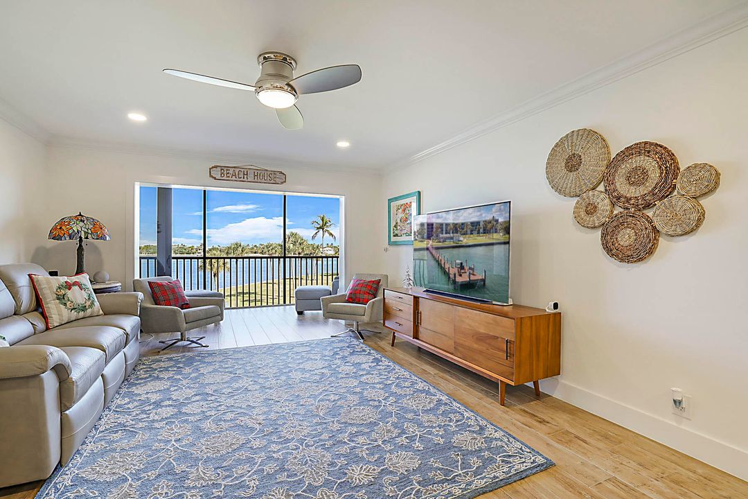 合同活跃: $629,000 (2 贝兹, 2 浴室, 1182 平方英尺)