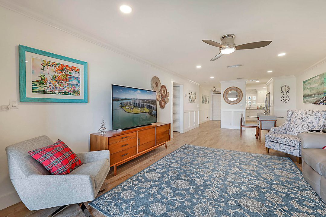 合同活跃: $629,000 (2 贝兹, 2 浴室, 1182 平方英尺)