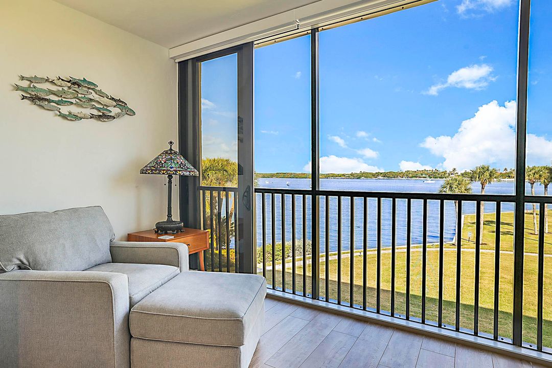 合同活跃: $629,000 (2 贝兹, 2 浴室, 1182 平方英尺)