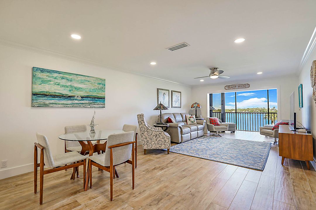 合同活跃: $629,000 (2 贝兹, 2 浴室, 1182 平方英尺)