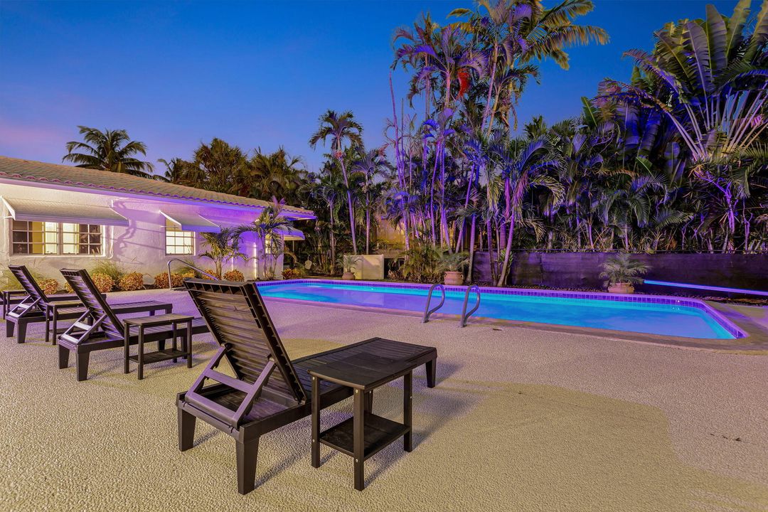 Под контрактом: $2,700,000 (4 спален, 2 ванн, 3366 Квадратных фут)