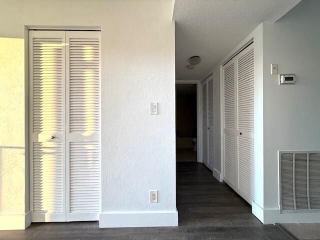 For Sale: $249,000 (2 beds, 2 baths, 1070 Square Feet)